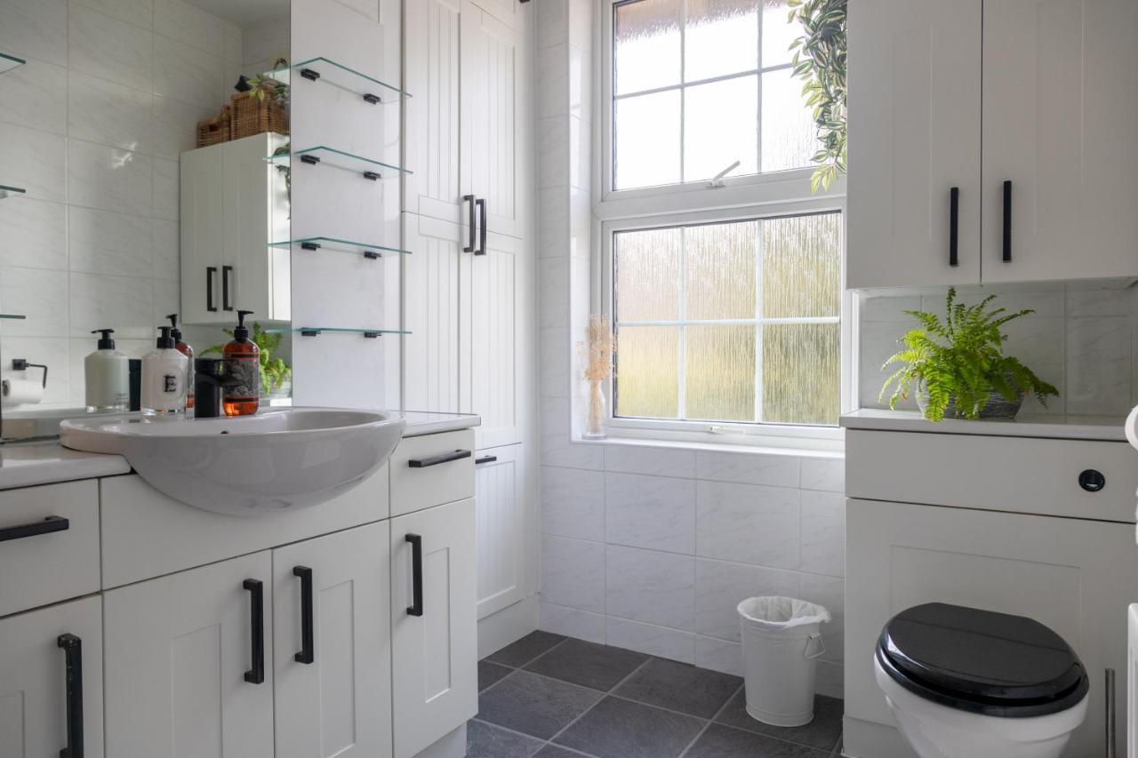 Hereford City - St Owens Terrace - Comfortable & Spacious Well Presented Three Storey House, Perfect For A Weekend Away & Exploring The City On Foot - Hosted By Rentmyhouse Bagian luar foto