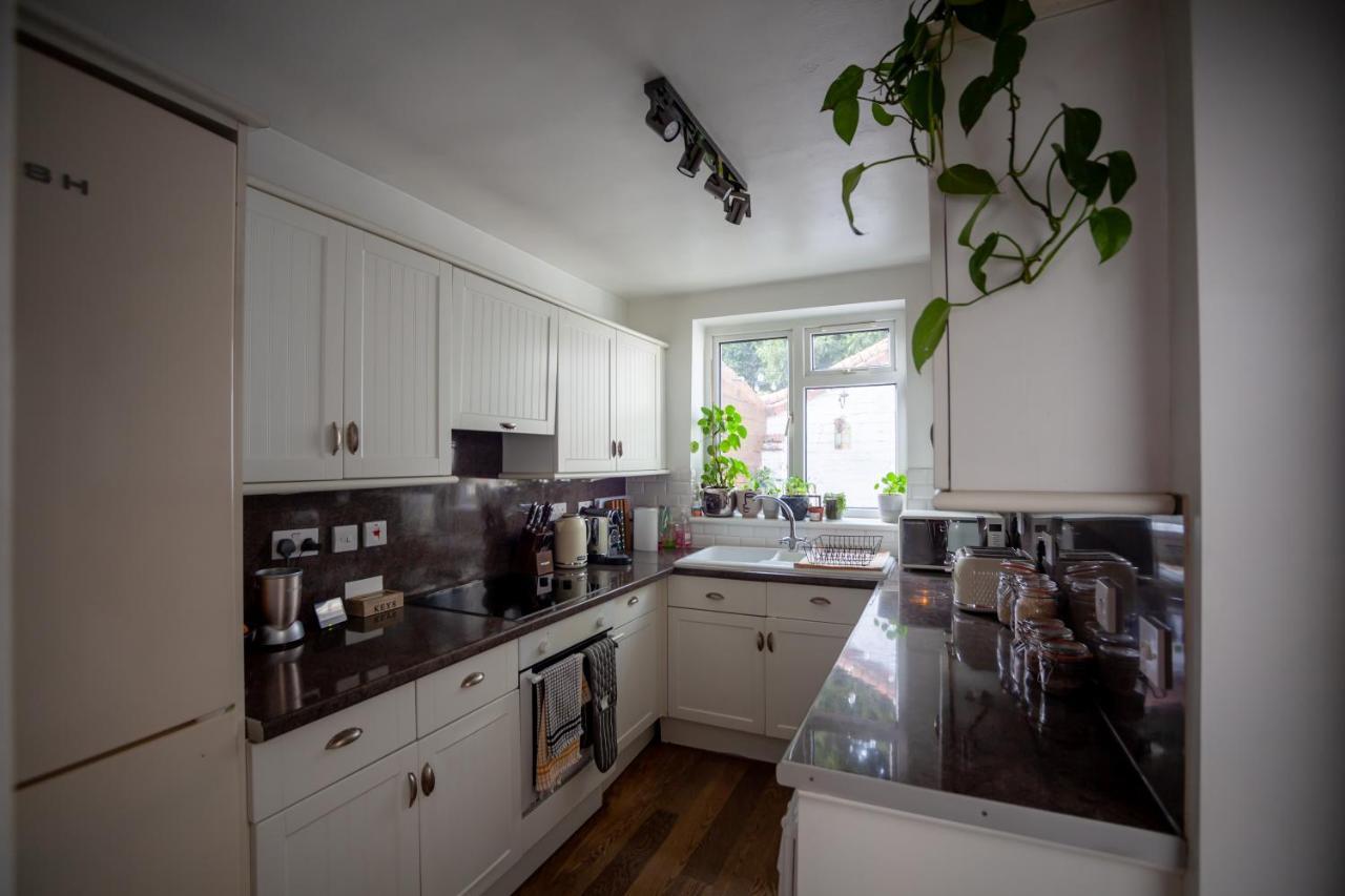 Hereford City - St Owens Terrace - Comfortable & Spacious Well Presented Three Storey House, Perfect For A Weekend Away & Exploring The City On Foot - Hosted By Rentmyhouse Bagian luar foto