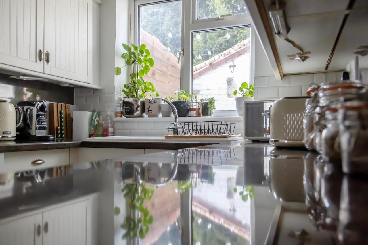 Hereford City - St Owens Terrace - Comfortable & Spacious Well Presented Three Storey House, Perfect For A Weekend Away & Exploring The City On Foot - Hosted By Rentmyhouse Bagian luar foto