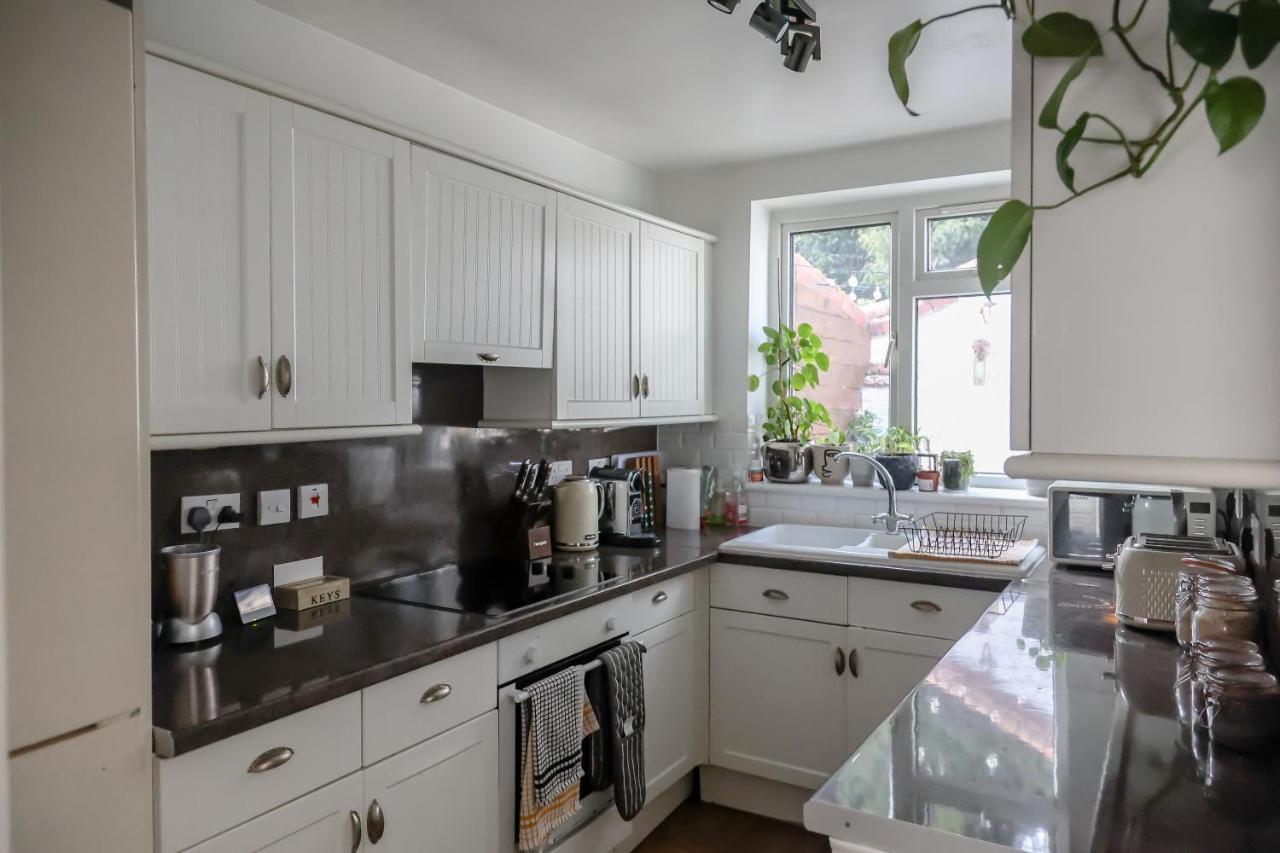 Hereford City - St Owens Terrace - Comfortable & Spacious Well Presented Three Storey House, Perfect For A Weekend Away & Exploring The City On Foot - Hosted By Rentmyhouse Bagian luar foto