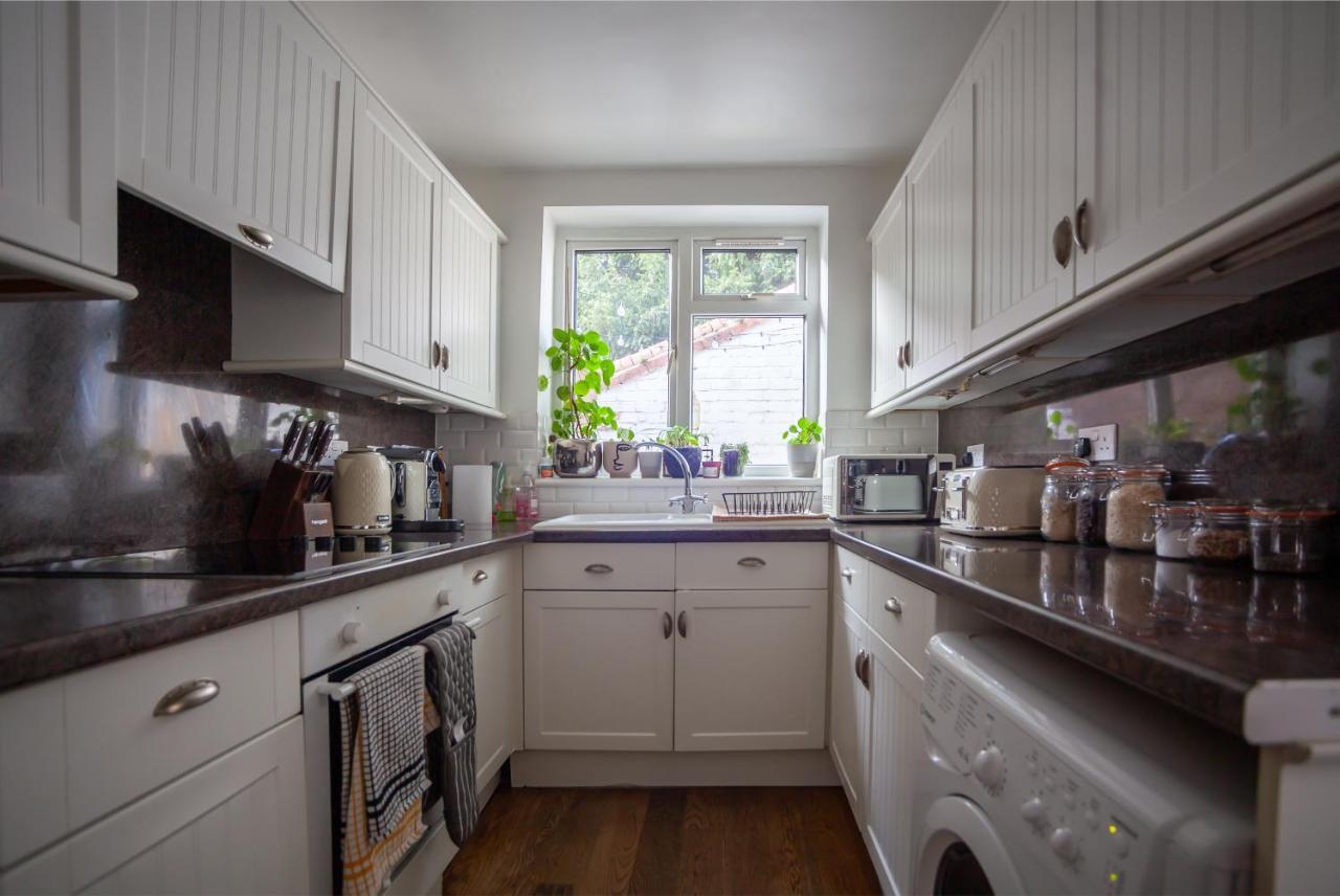 Hereford City - St Owens Terrace - Comfortable & Spacious Well Presented Three Storey House, Perfect For A Weekend Away & Exploring The City On Foot - Hosted By Rentmyhouse Bagian luar foto
