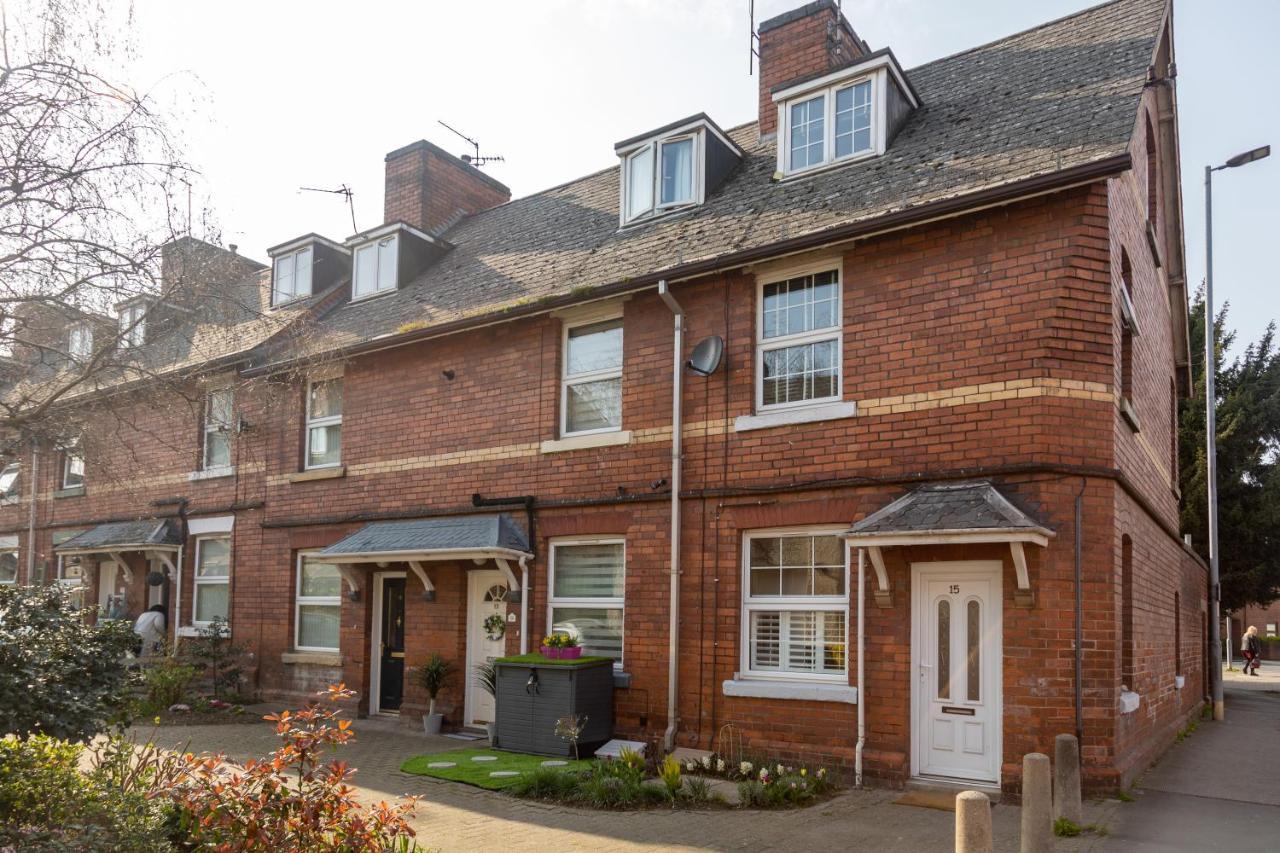 Hereford City - St Owens Terrace - Comfortable & Spacious Well Presented Three Storey House, Perfect For A Weekend Away & Exploring The City On Foot - Hosted By Rentmyhouse Bagian luar foto