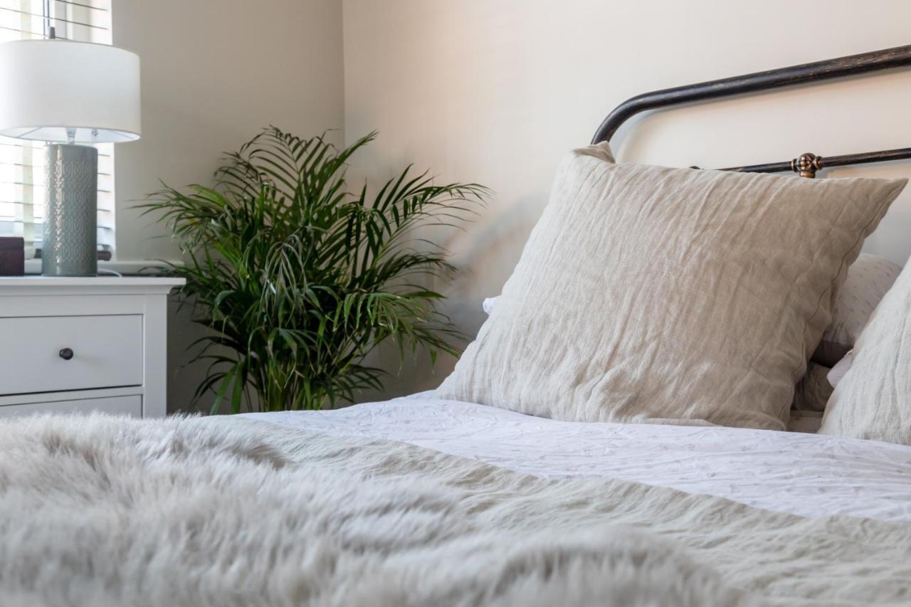 Hereford City - St Owens Terrace - Comfortable & Spacious Well Presented Three Storey House, Perfect For A Weekend Away & Exploring The City On Foot - Hosted By Rentmyhouse Bagian luar foto