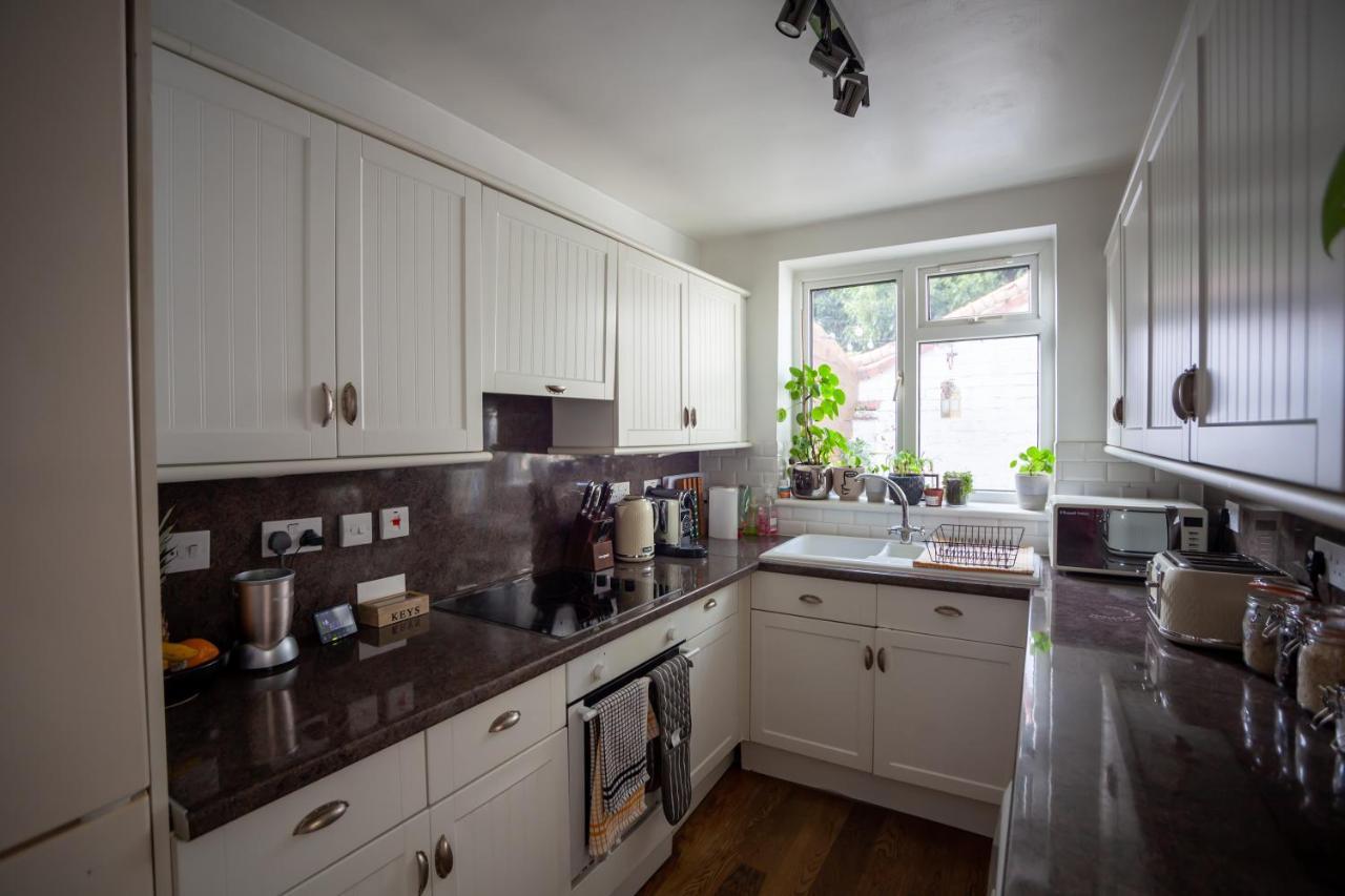 Hereford City - St Owens Terrace - Comfortable & Spacious Well Presented Three Storey House, Perfect For A Weekend Away & Exploring The City On Foot - Hosted By Rentmyhouse Bagian luar foto